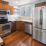 Welcome To Your Cozy Seattle Retreat
